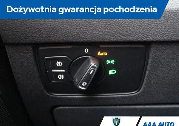 Volkswagen Passat cena 75000 przebieg: 143101, rok produkcji 2020 z Sośnicowice małe 326